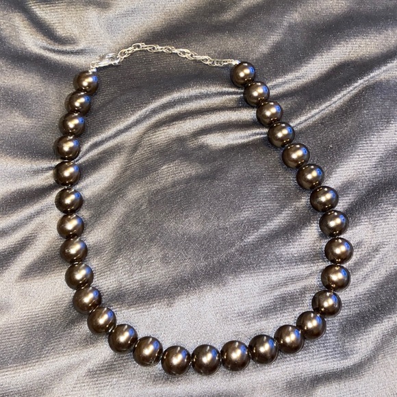 Jewelry - 🌟Grey beaded necklace!